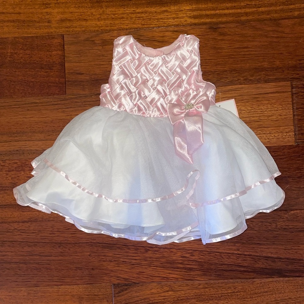 Fancy pink and white spring dress for baby girl